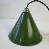 Ancienne suspension d’atelier emaillee verte conique