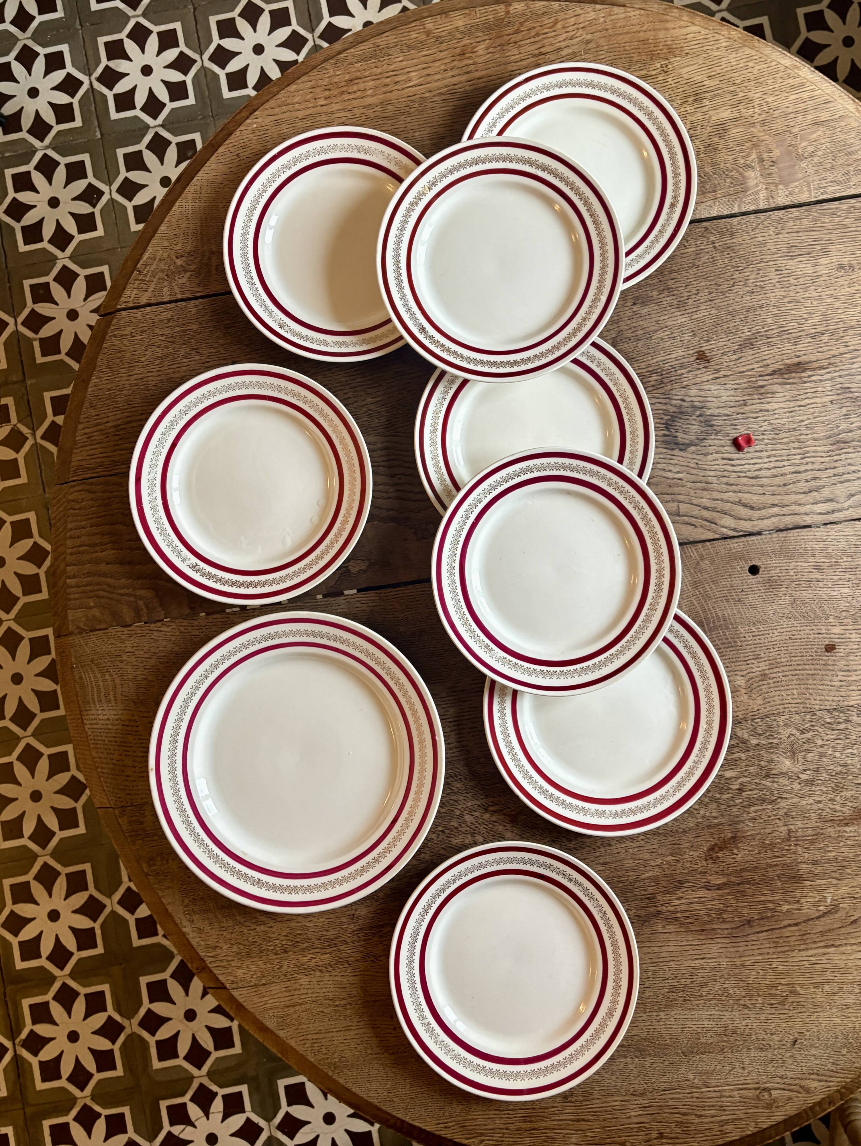 Set of 8 flat plates and a vintage dish, red and gold decorations, manufactured
