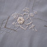 Nappe bleue brodée main