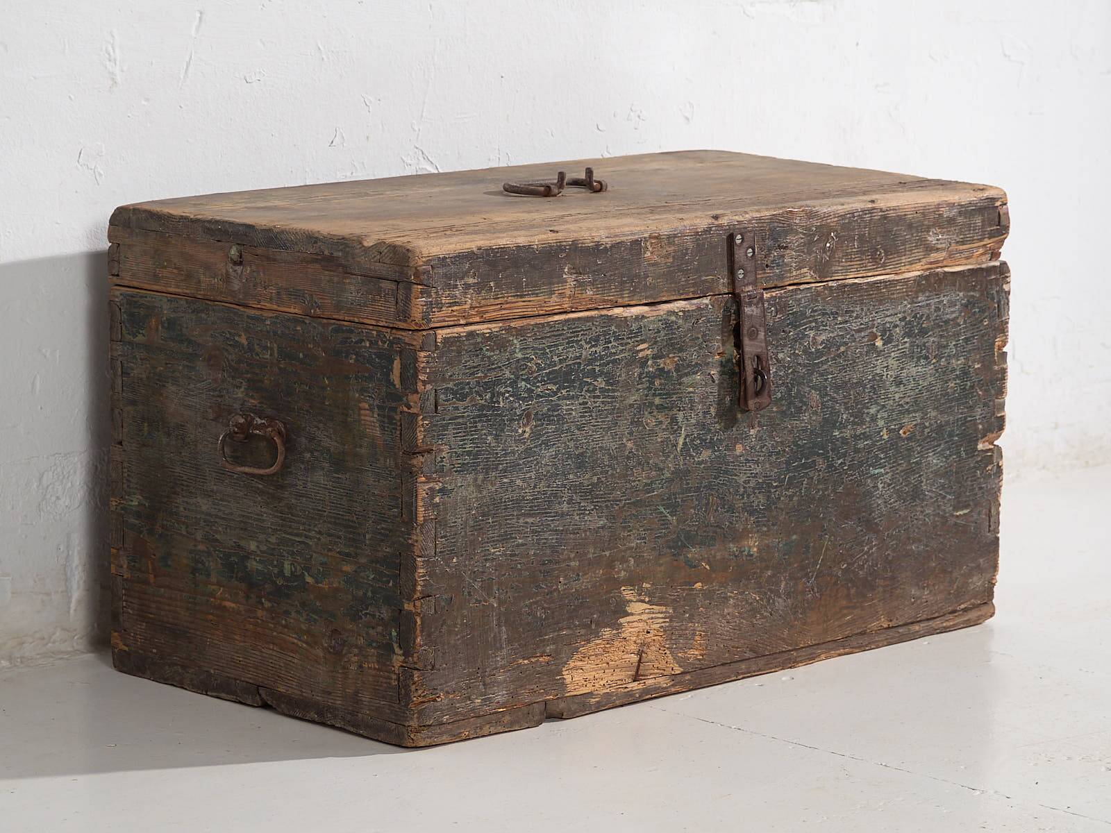 Coffre antique dans des tons foncés (c.1920) #6
