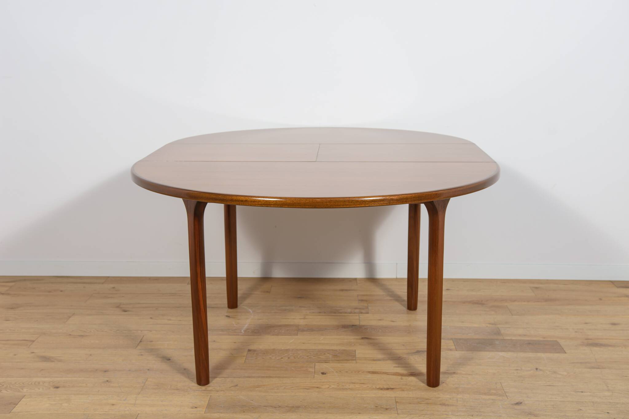 Mid-Century Round Extendable Dining Table from McIntosh, United Knigdom, 19