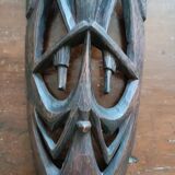 Masque africain en bois vintage