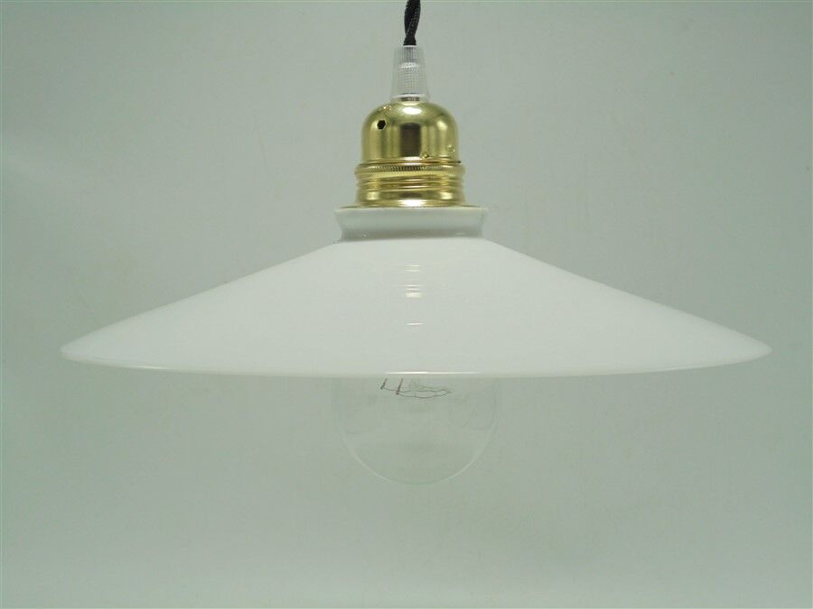 Opaline suspension