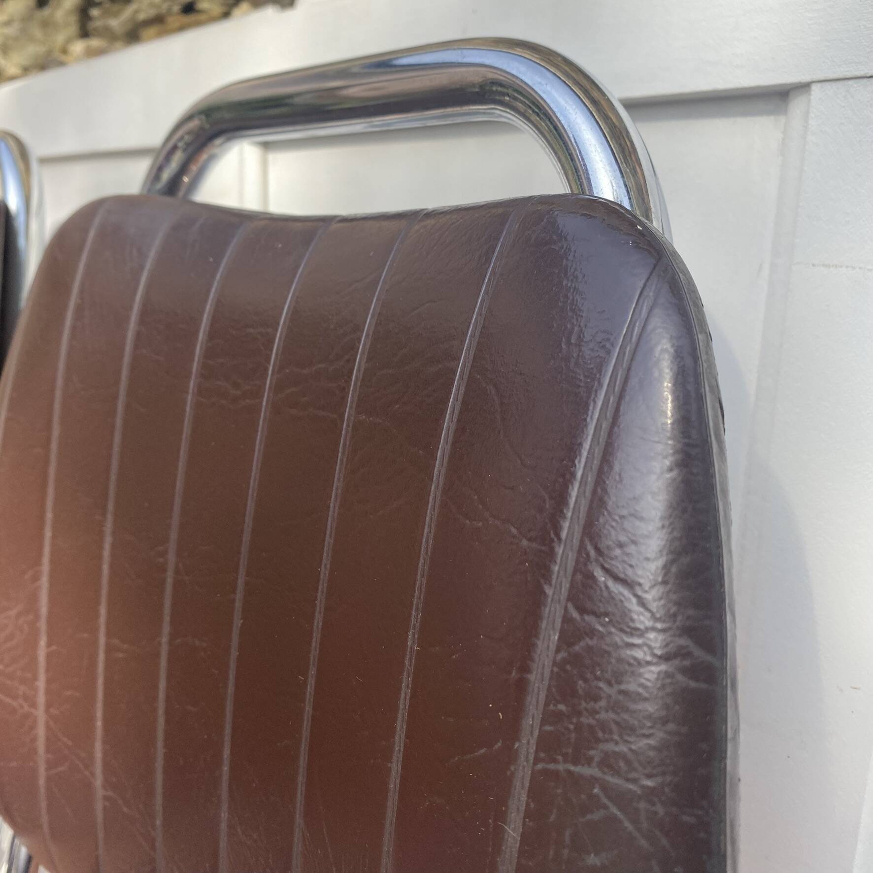 Chaises traineau cantilever chrome et skai années 70
