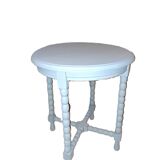 Table basse ronde en bois massif  à 4 pieds datant des années 1950 repeinte