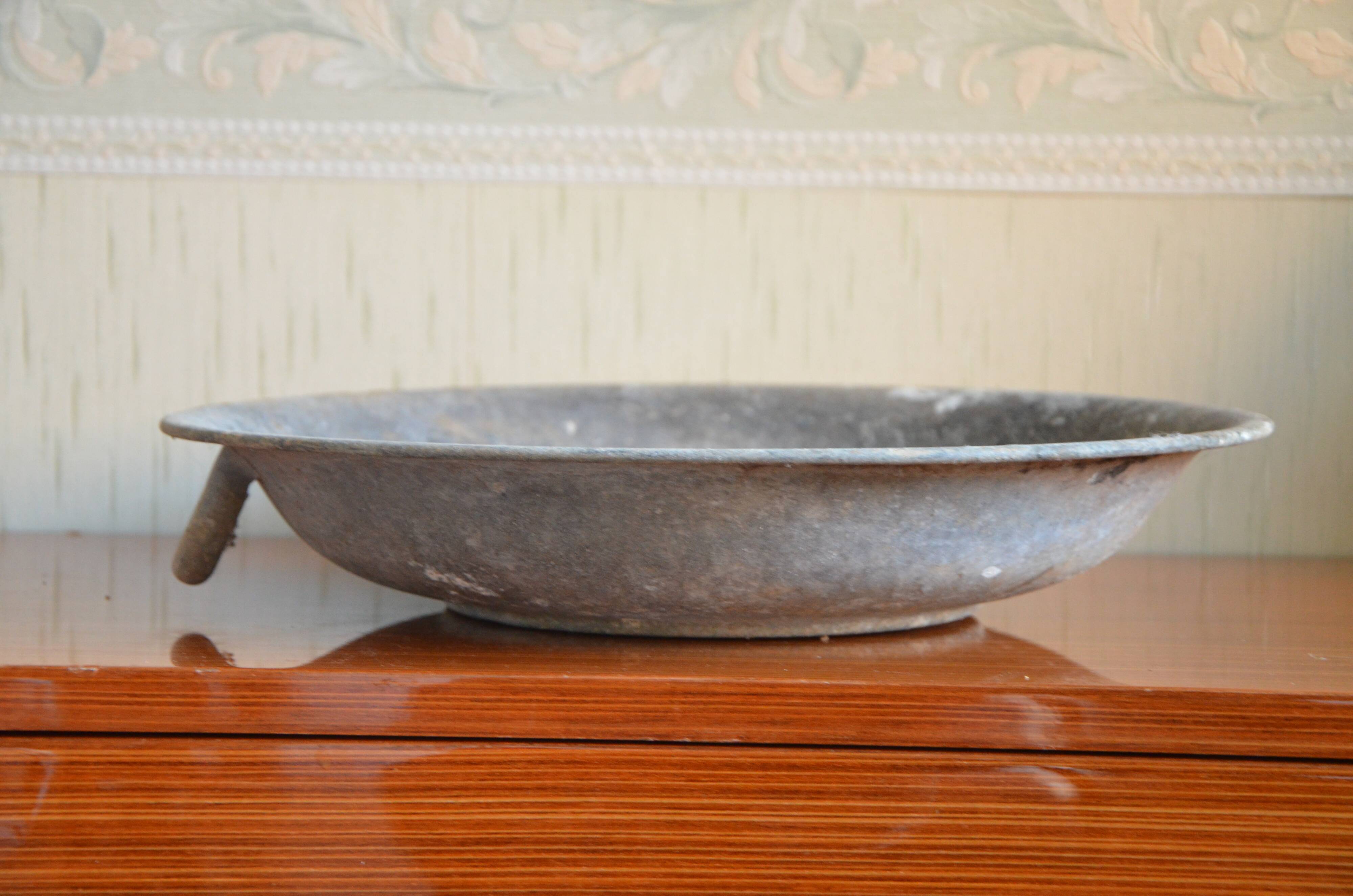 Zinc saucer