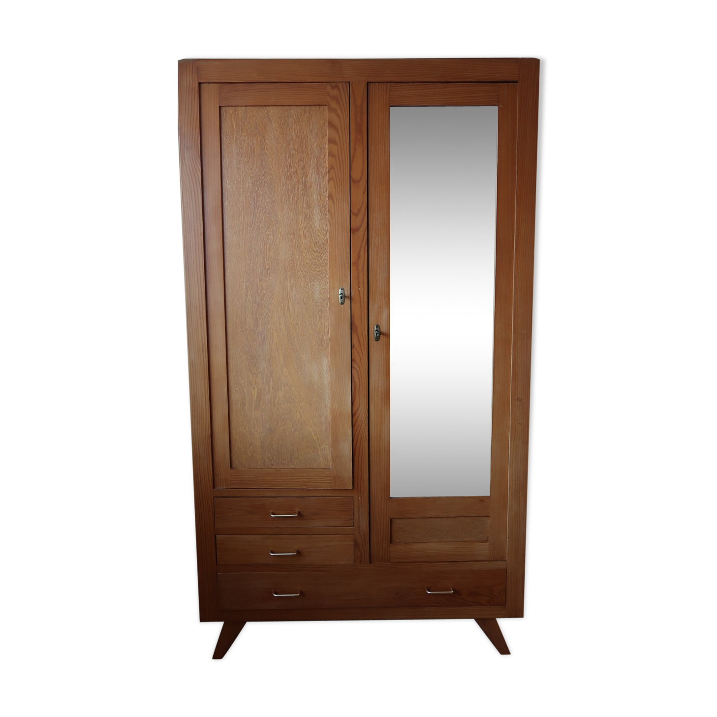 Armoire pieds compas