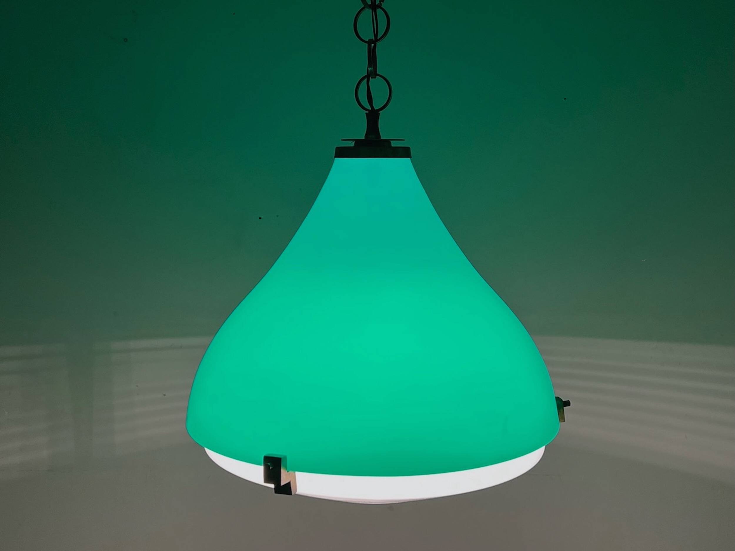 Suspension en acrylique vert vintage Italie, années 60