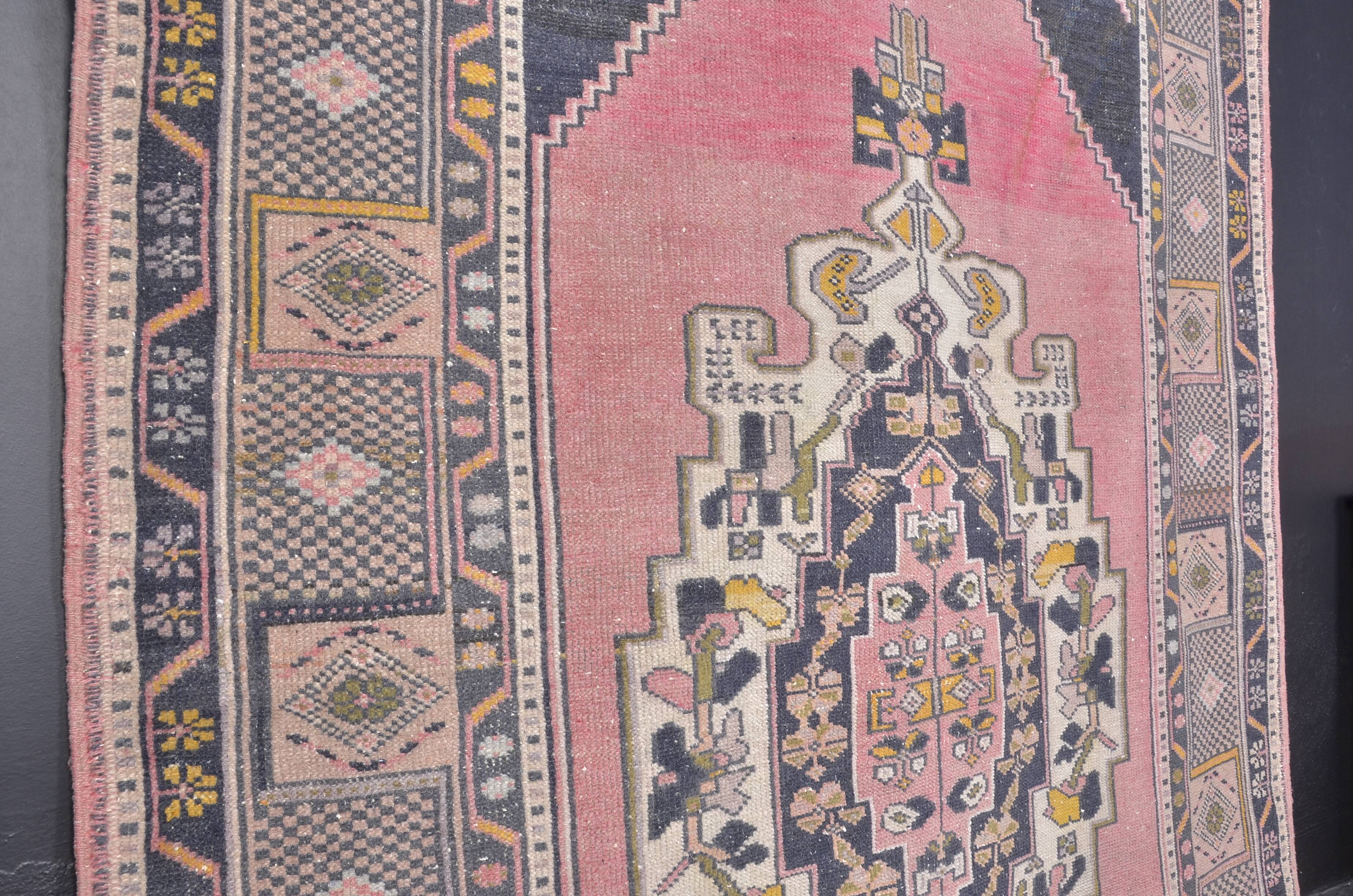 One a Kinf Of Unique Vintage Rug c837