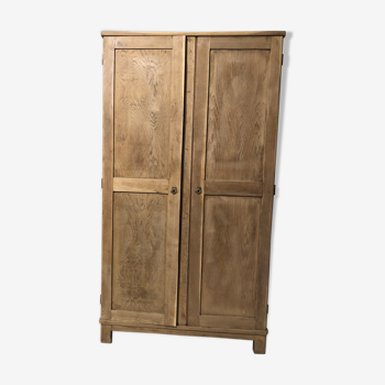 Armoire parisienne