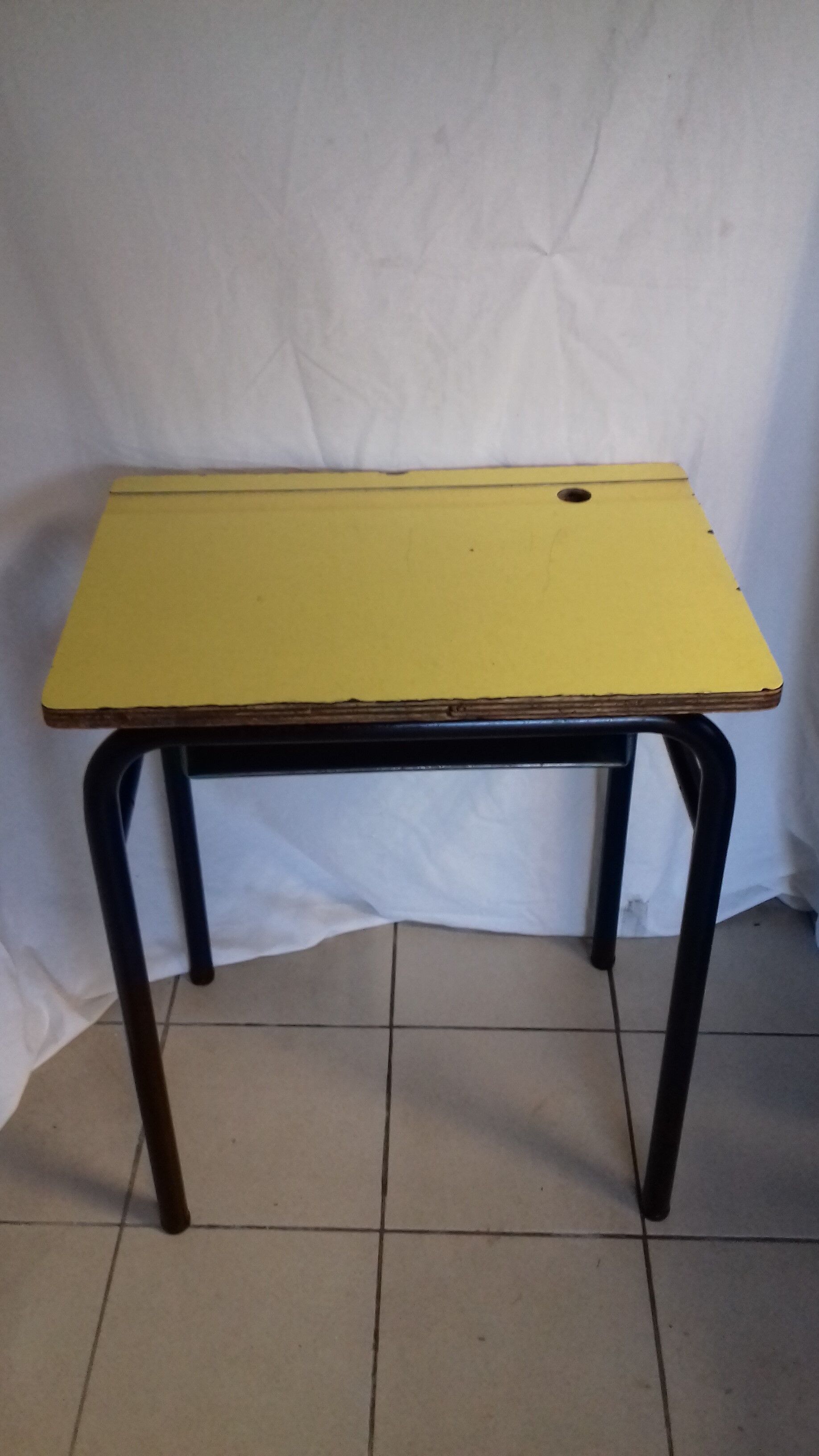 Desk formica