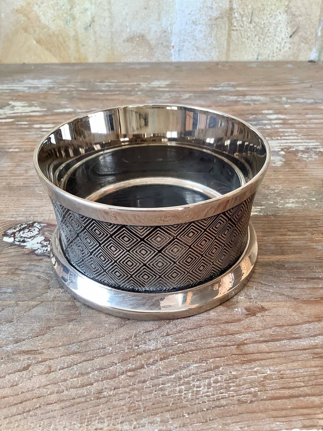 Silver metal bottle coaster