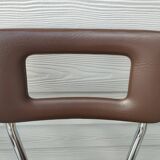 3 Chaises en skaï marron chocolat des années 1960-1970, estampillées.
