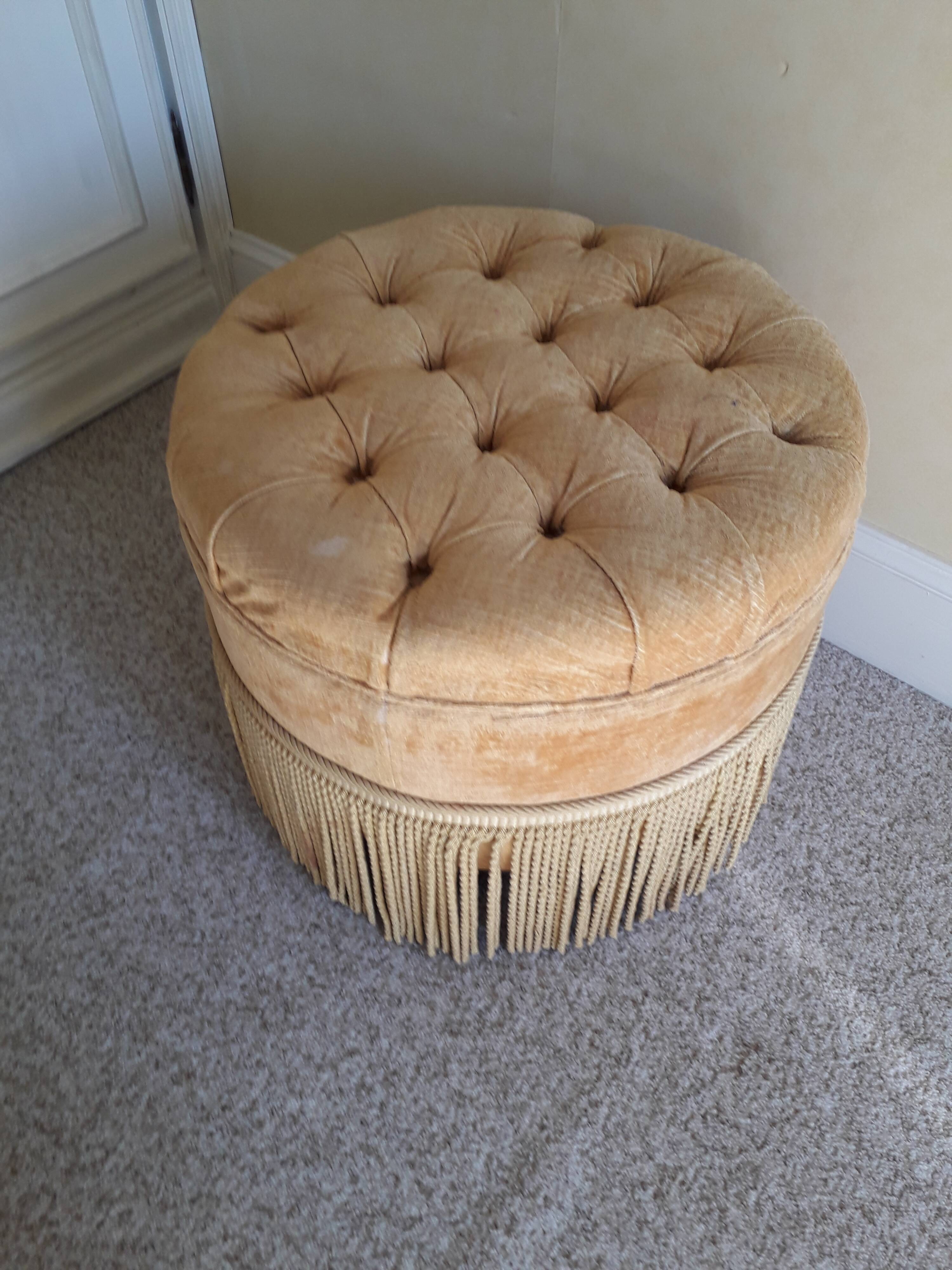 Ottoman in velvet