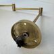 Ancienne lampe potence en laiton et opaline