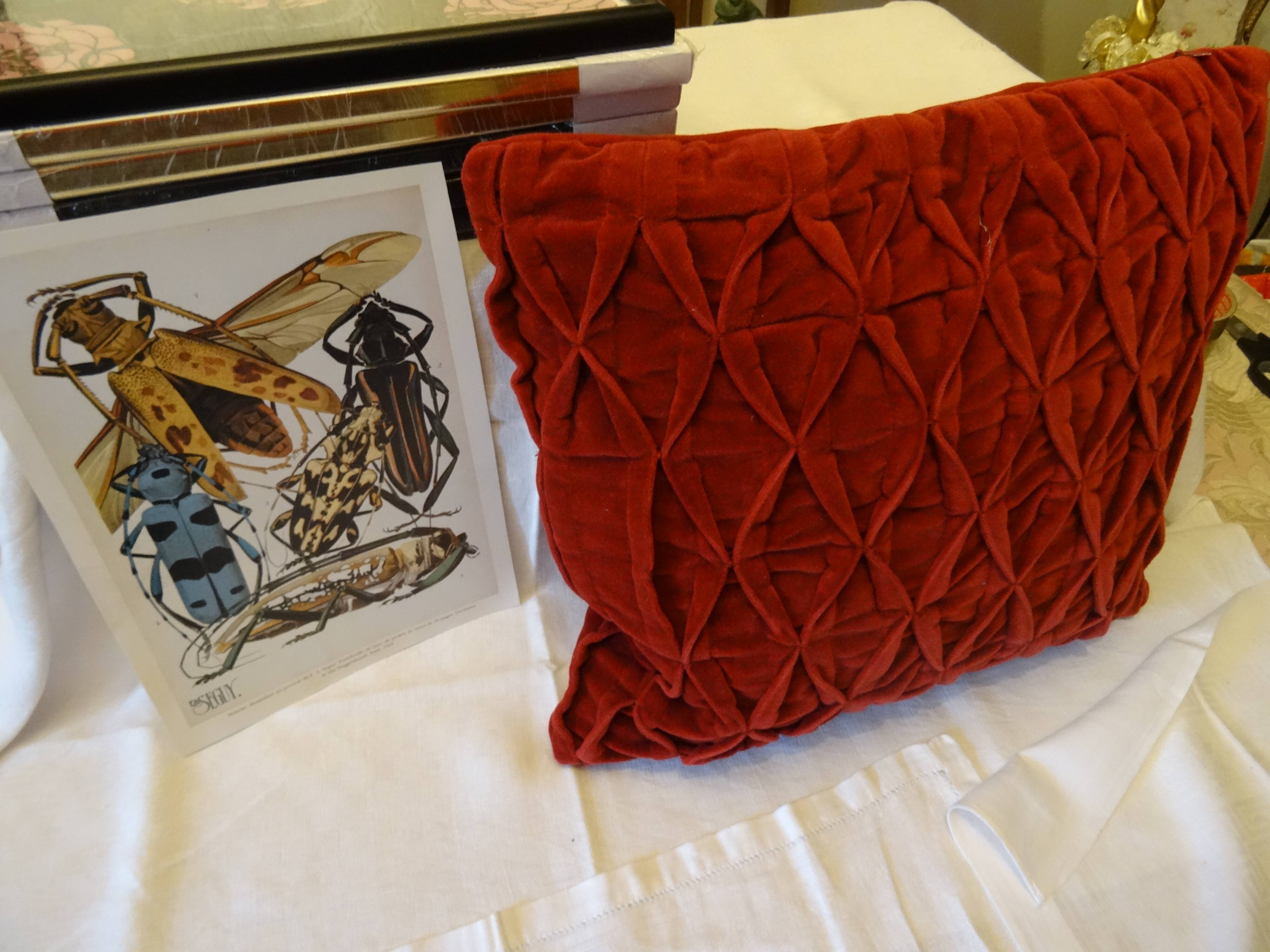 Honeycomb velvet cushion 36x40cm