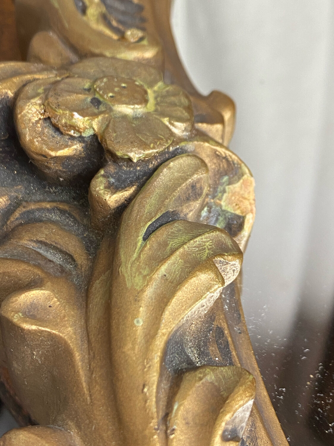 Rococo style mirror in wood and gilded stucco