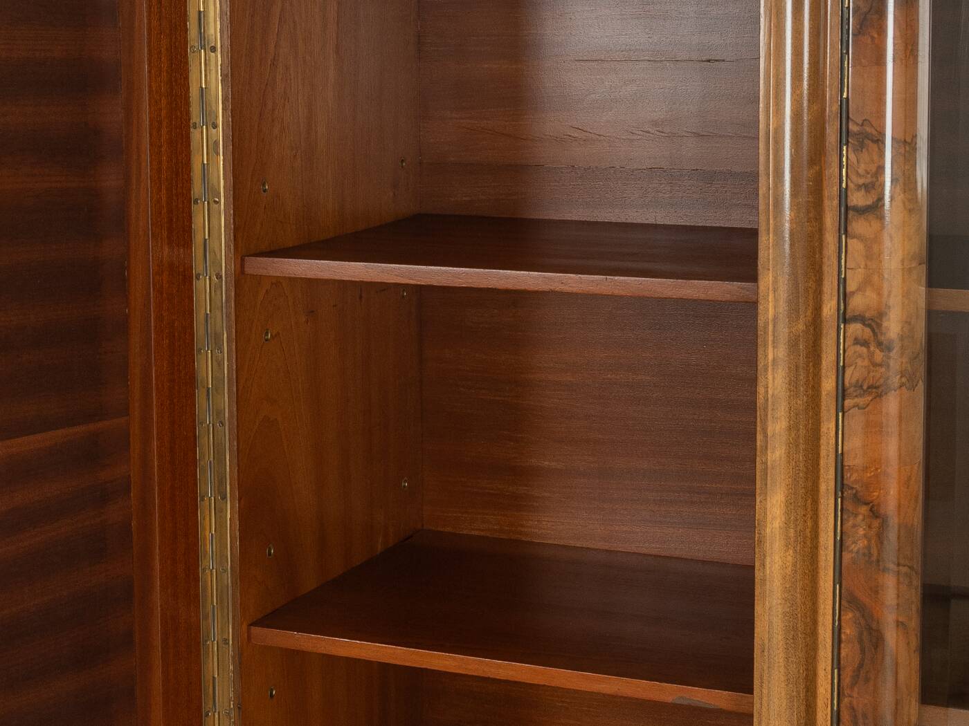 Art Déco Showcase, Cabinet