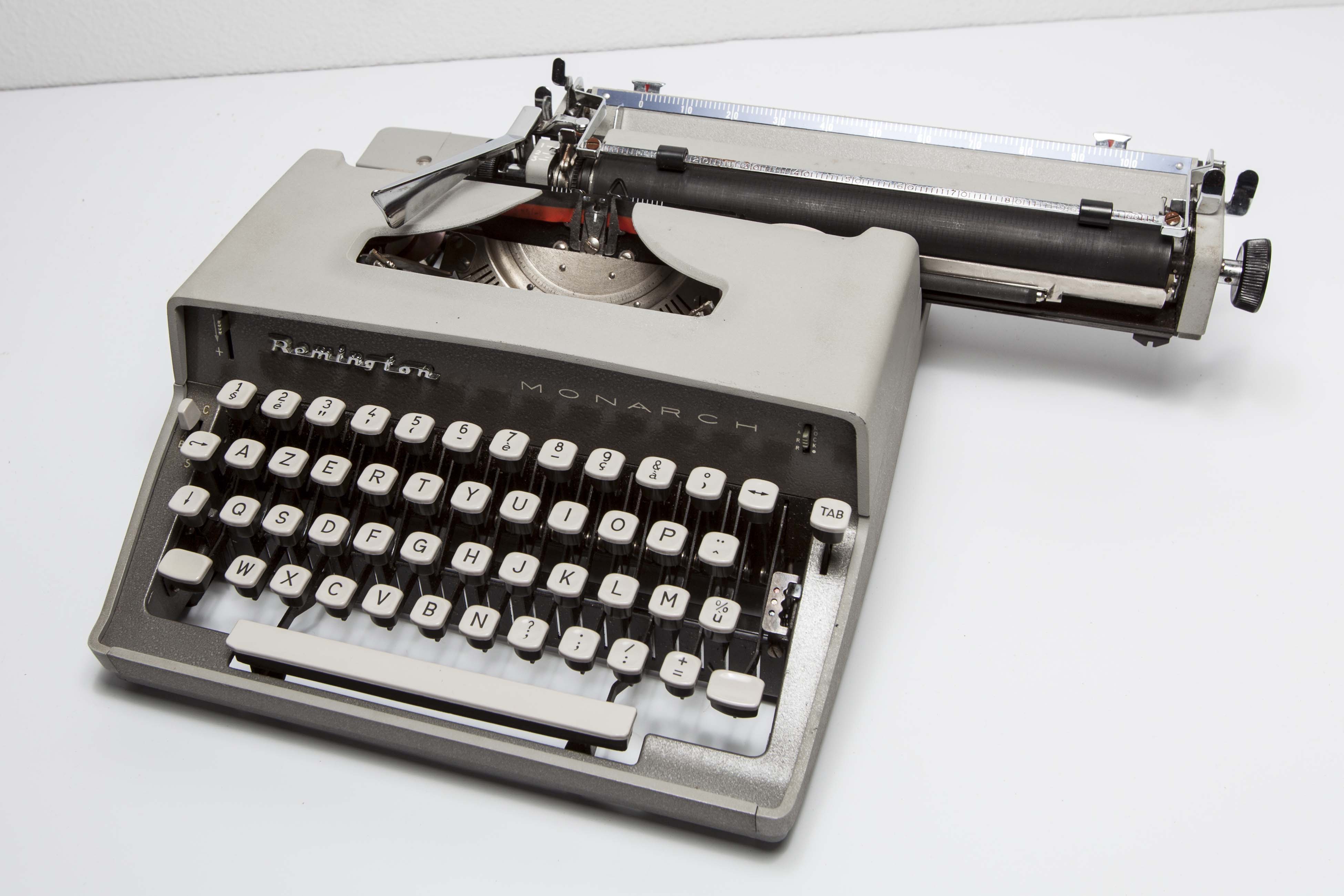 Typewriter Remington Monarch