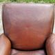 Paire de fauteuils club en cuir brun des années 30