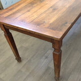 Grande table de ferme Bourguignonne en chêne époque XIX ème pieds fuseaux de forme obélisque