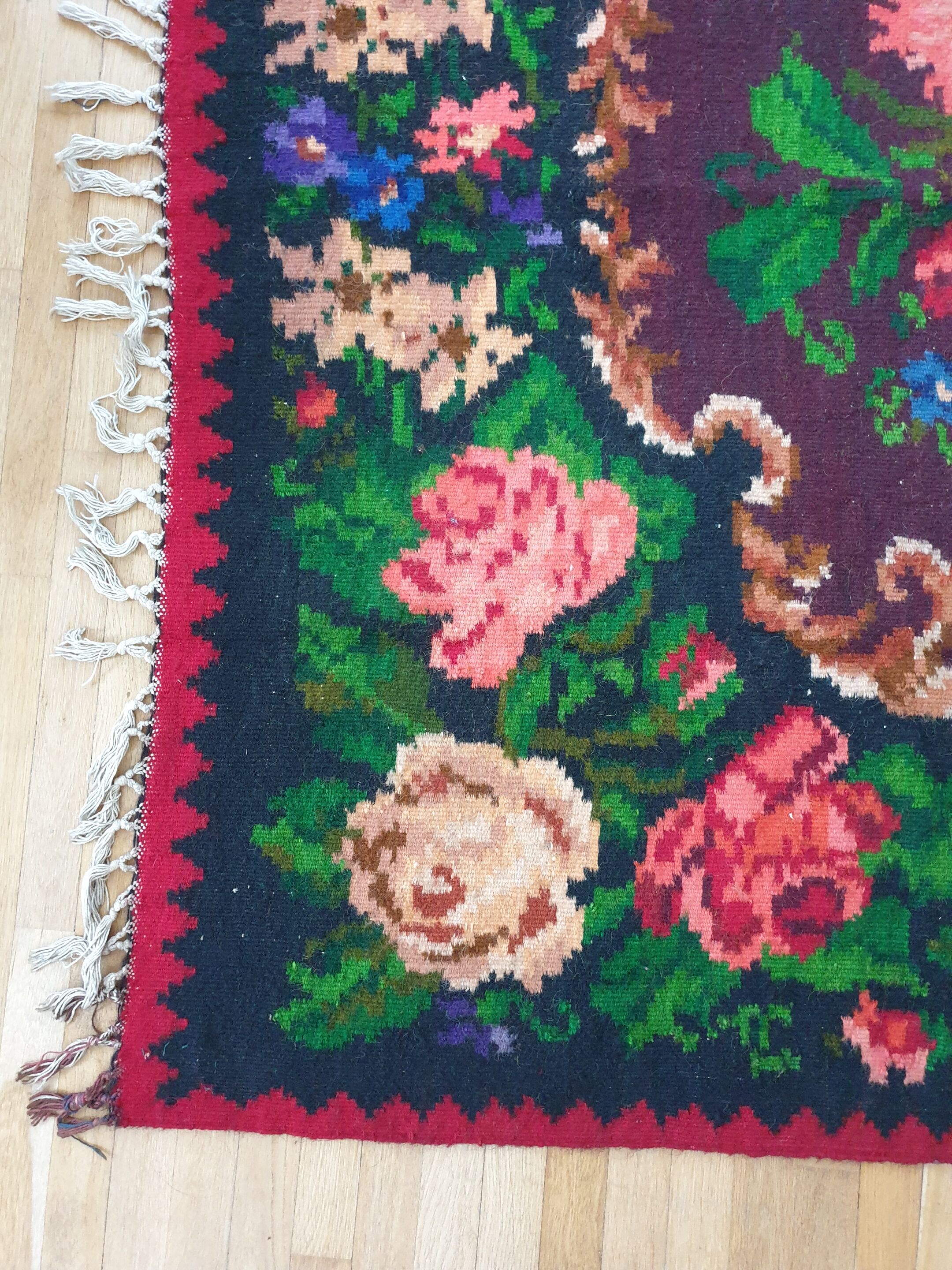 Moldavian wool handwoven floral rug - 210x162cm