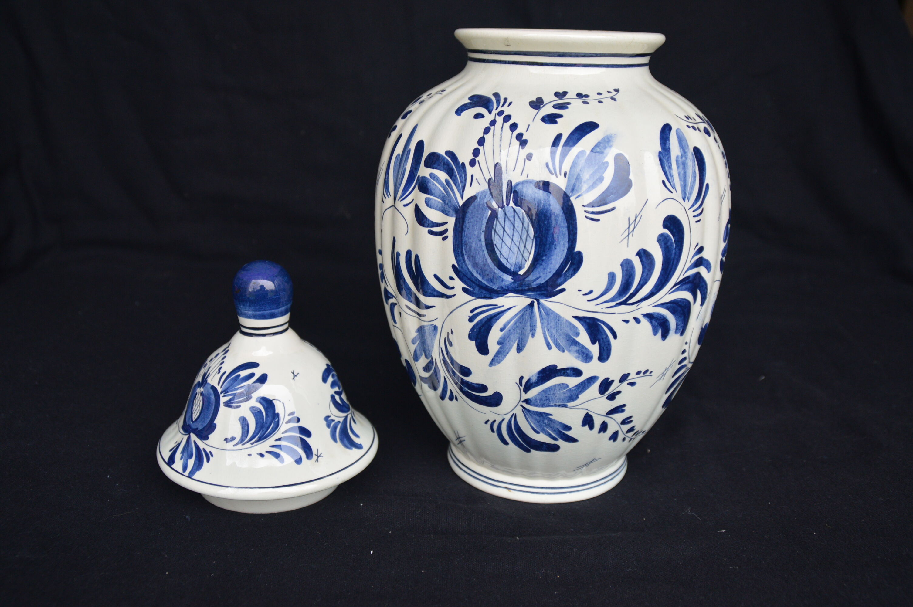 Large vase/potiche Delft