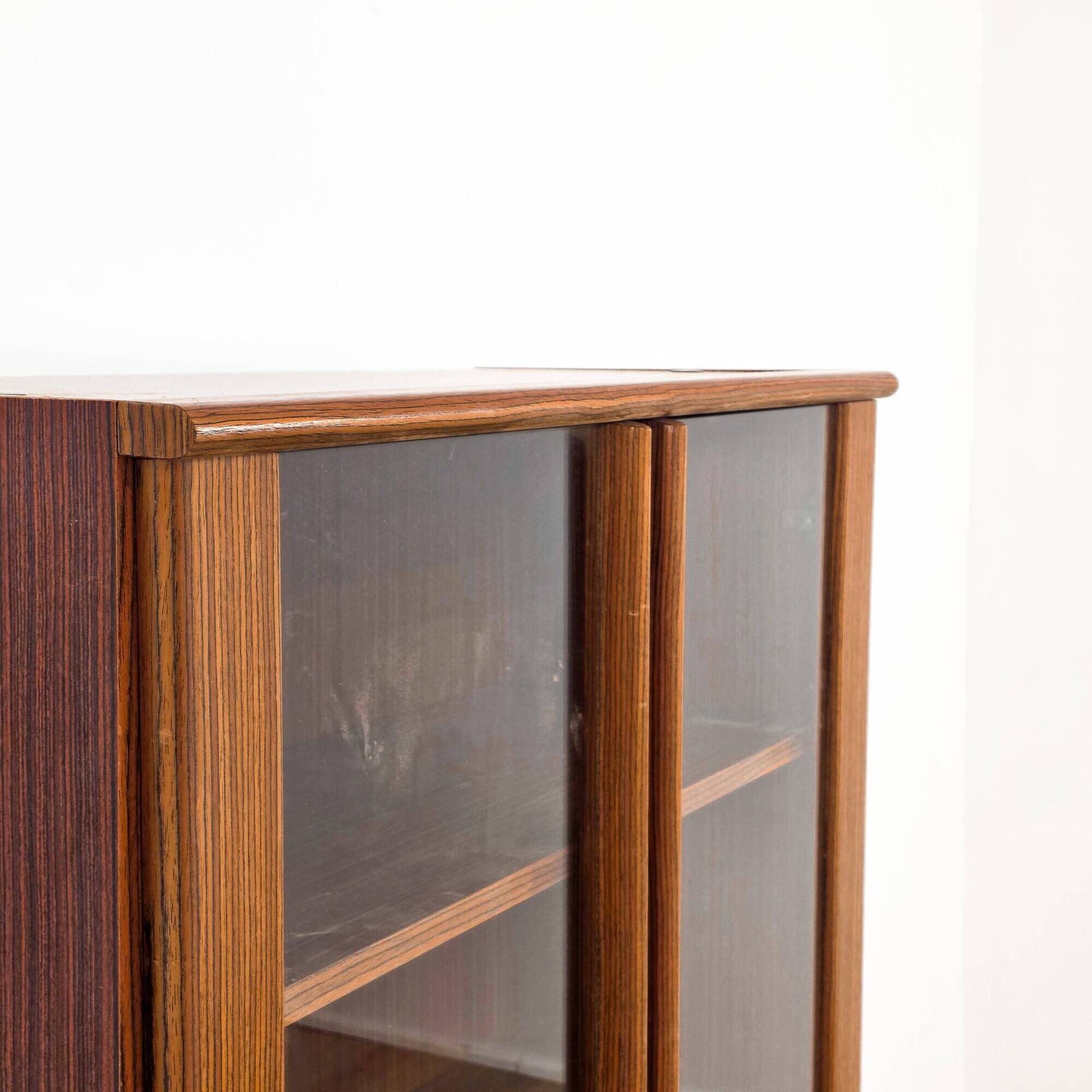 Bibliothèque vitrée scandinave en bois, années 1960