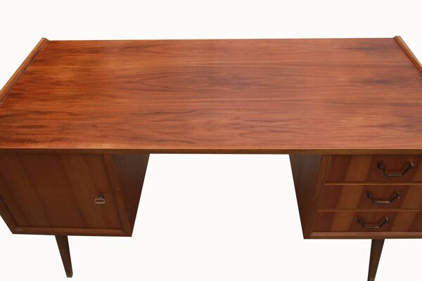 Bureau des années 1950 en noyer