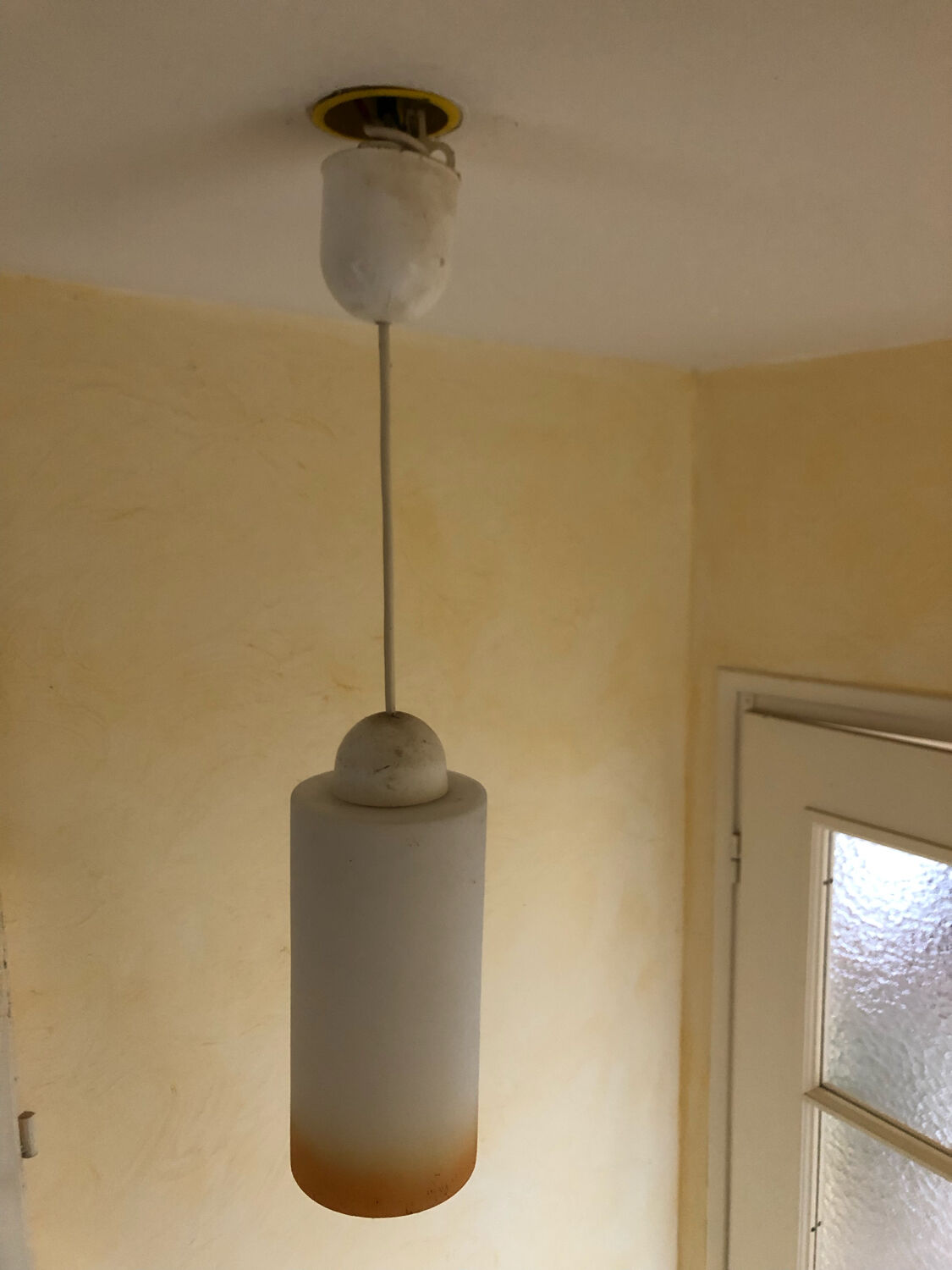 Glass tube suspension