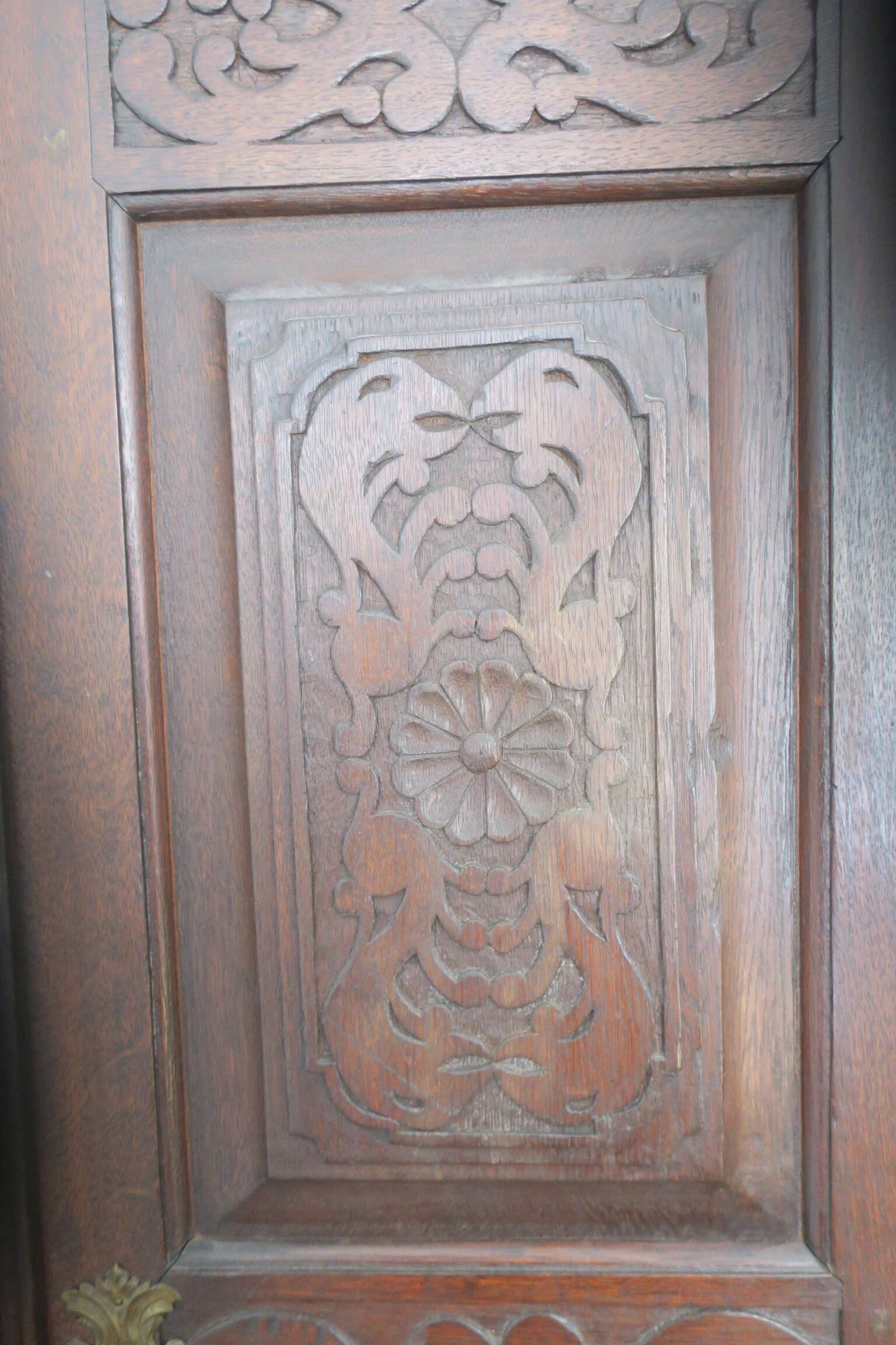 Armoire de ferme en chêne sculpté antique, 1780