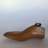 Wooden shoe trees