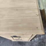 Desk in solid elm with natural airbrushing