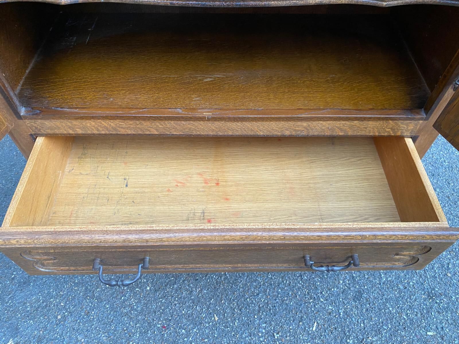 Vitrine Louis XV en bois signée Riskoff