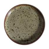 Round dish in varnished sandstone