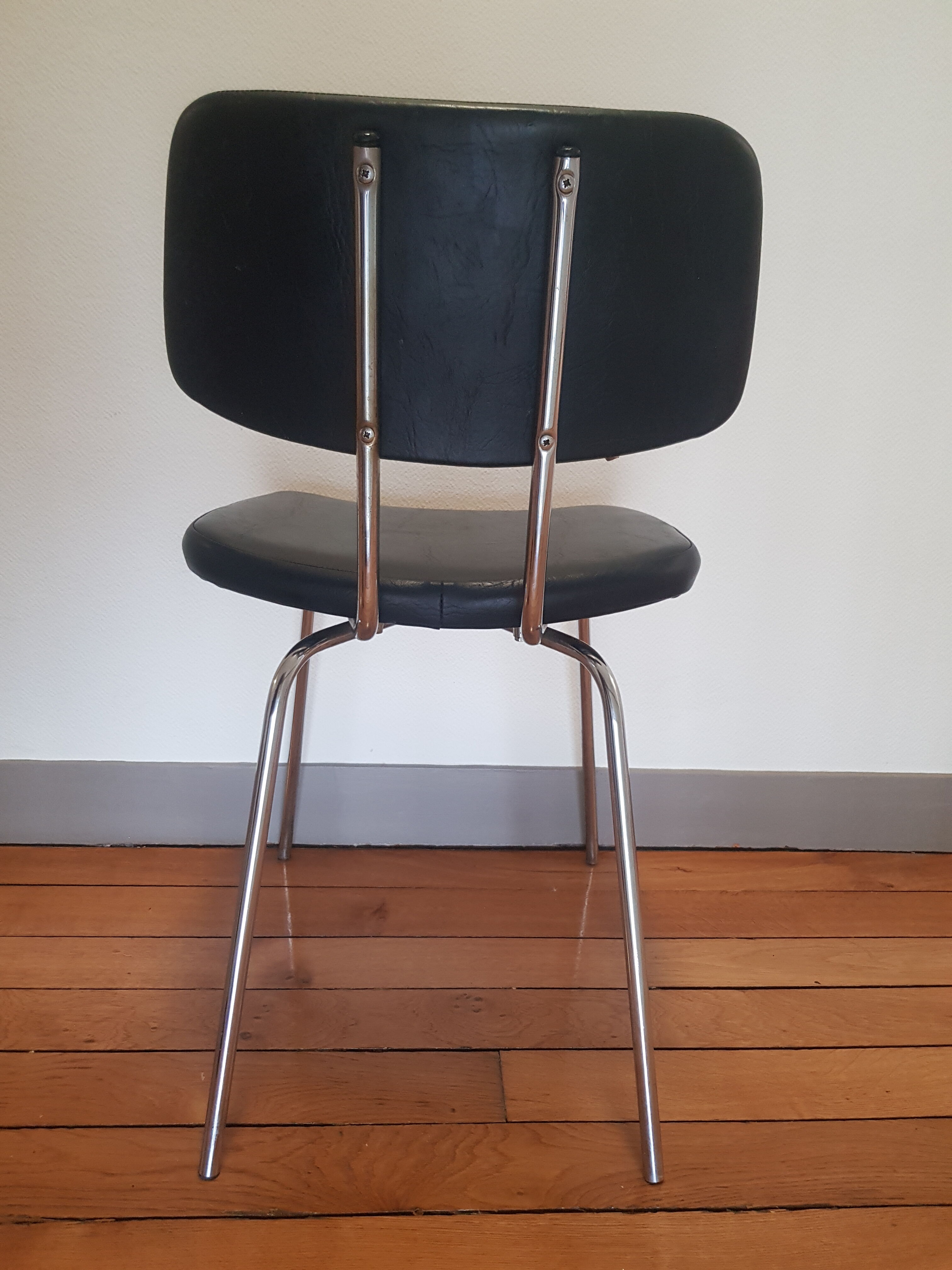 Metal chair and skai