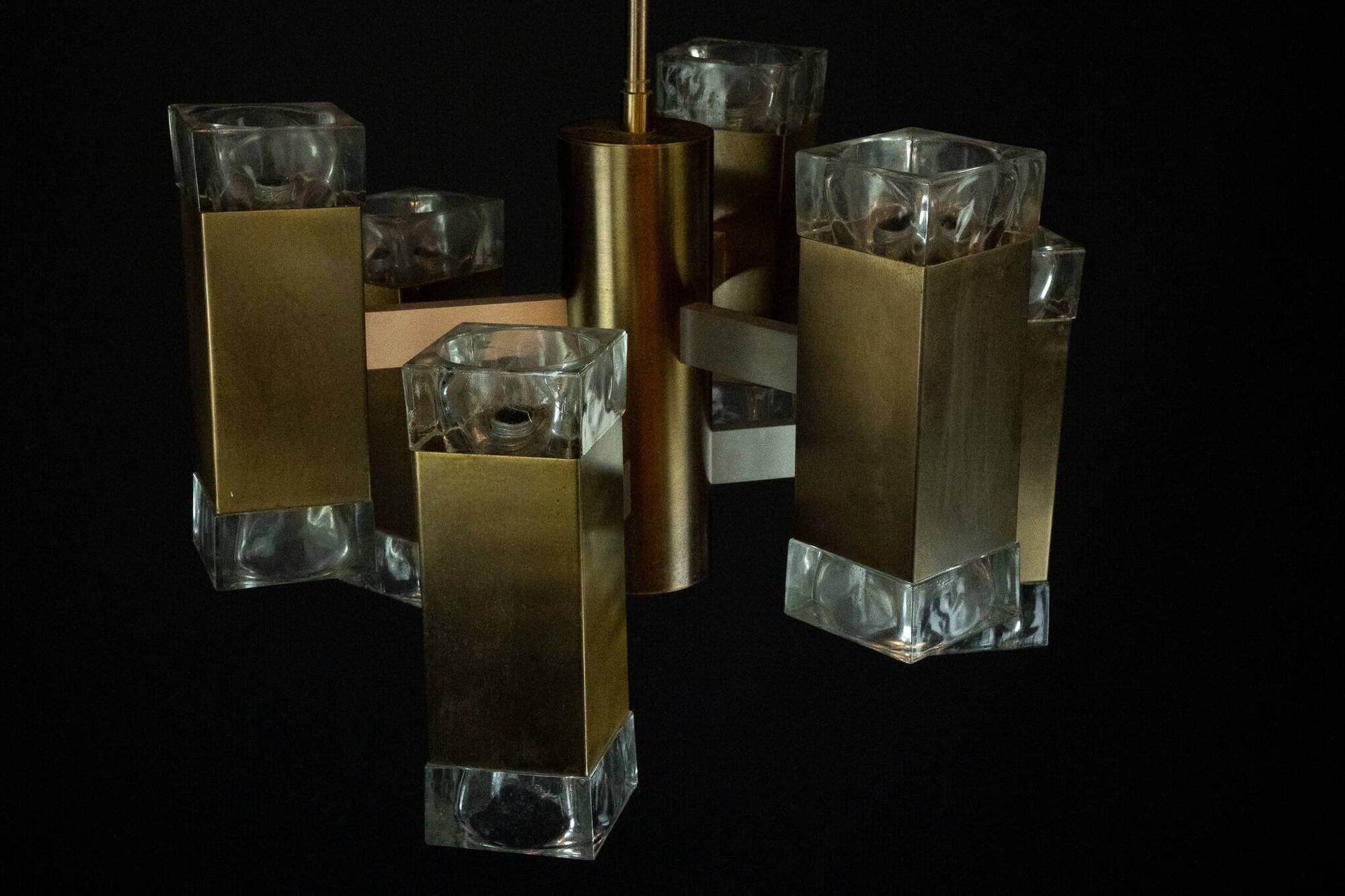 Italian glass and brass 12 lights chandelier produced by Sciolari in the 70