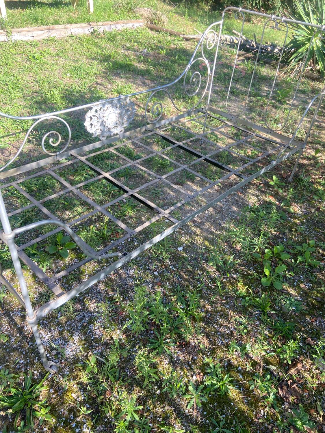 Foldable wrought iron bed from the late 19th century.