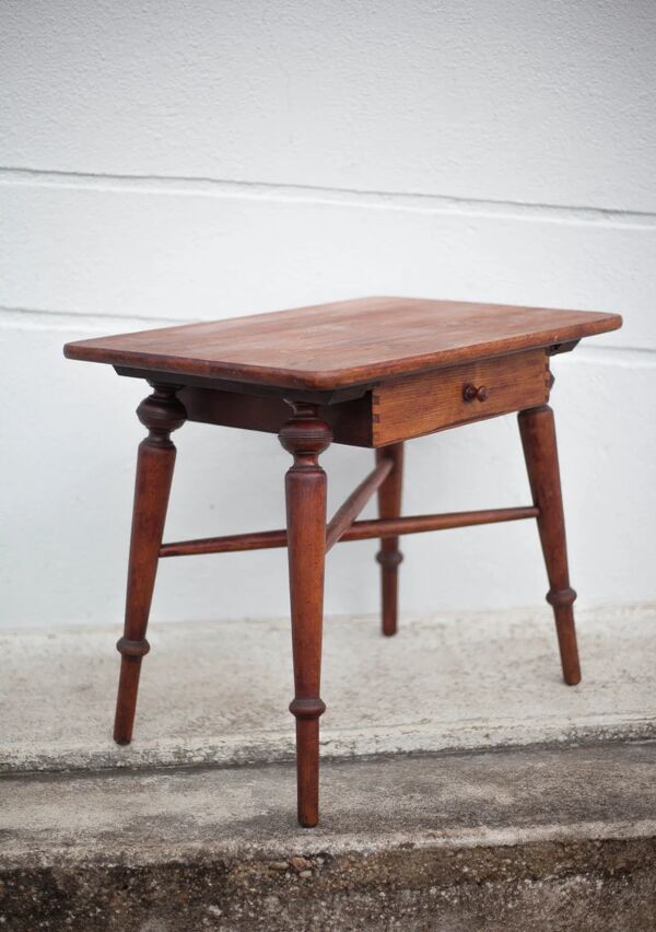 Table basse bois avec tiroir Thonet, table d'appoint table de chevet, bout de canapé vintage