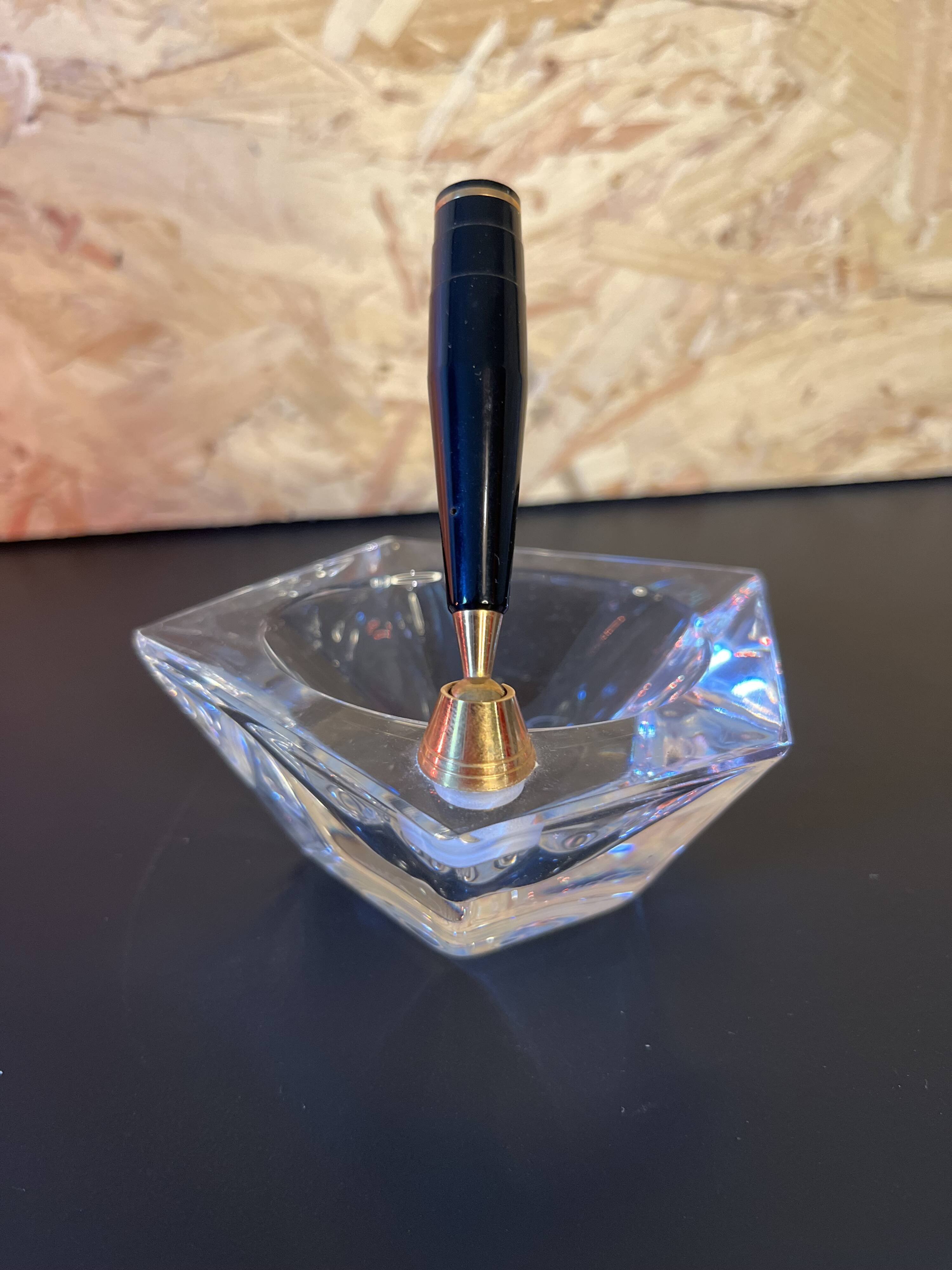 Daum pen holder