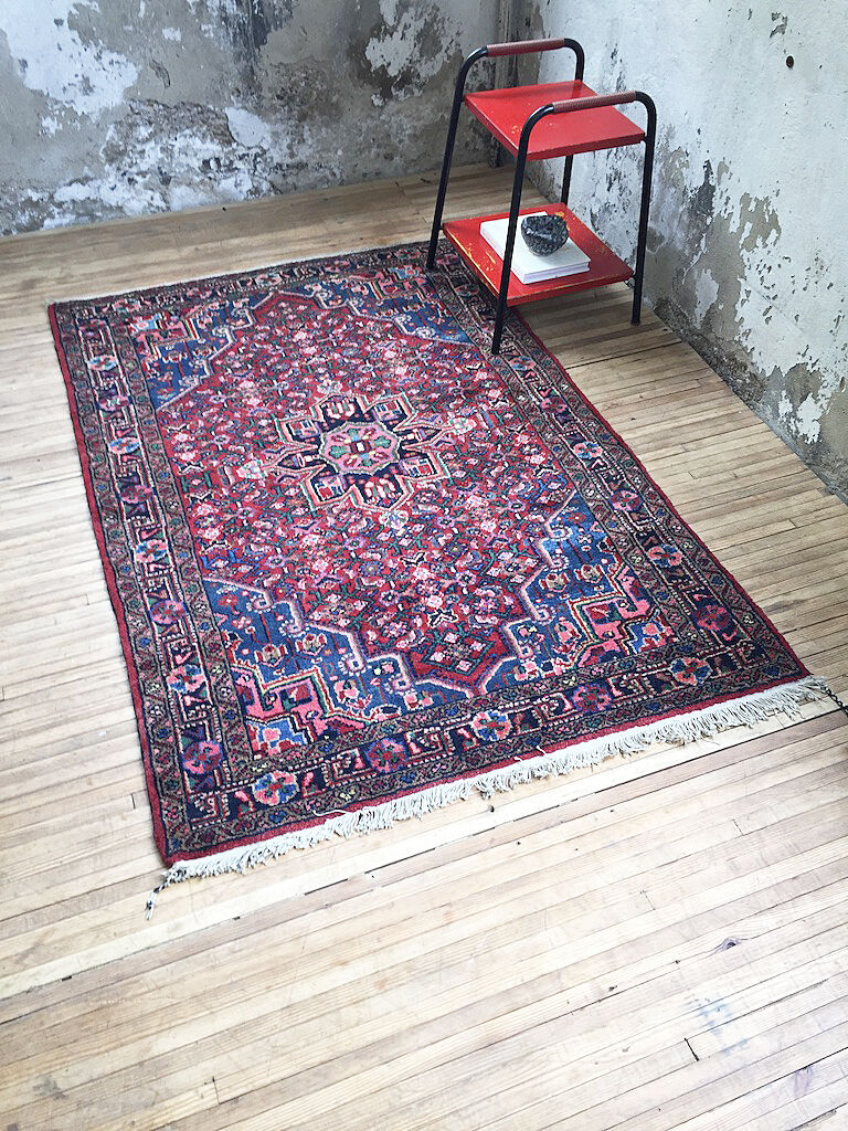 Hand-knoked Persian rug 165 x 113 cm