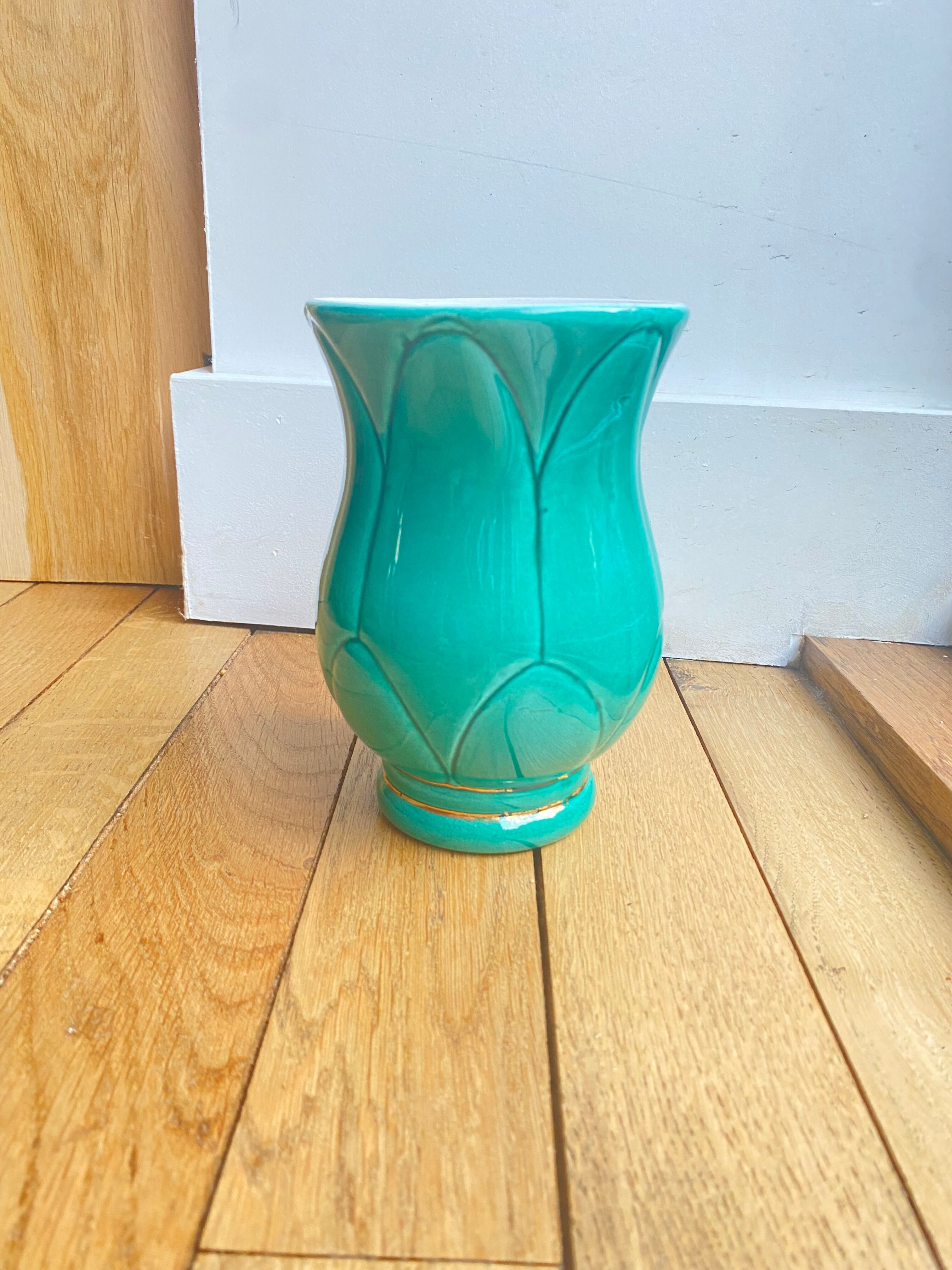 Emerald and gold vase