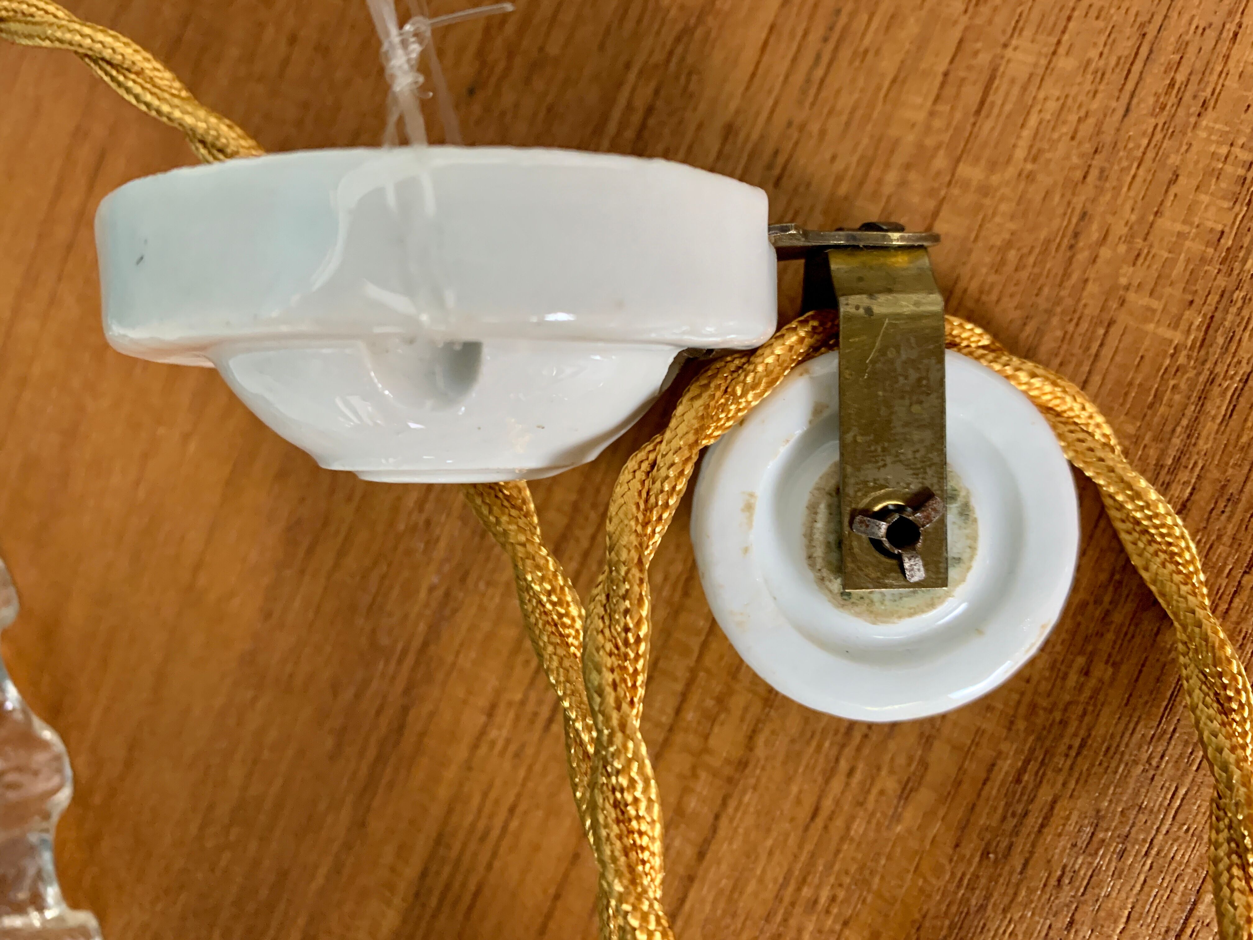 Suspension rises and falls in opaline