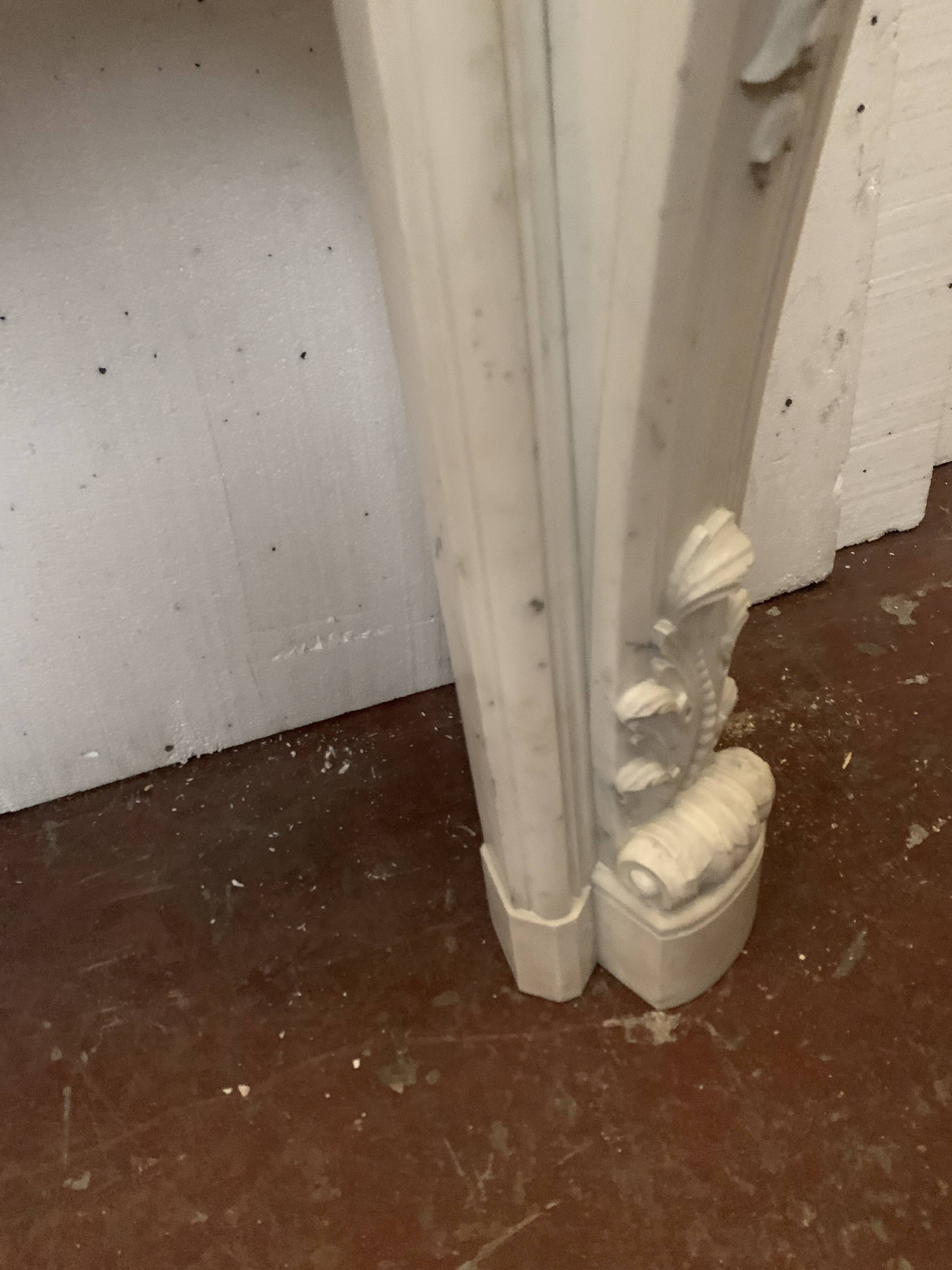 Louis XV style fireplace in white Carrara marble, 19th century