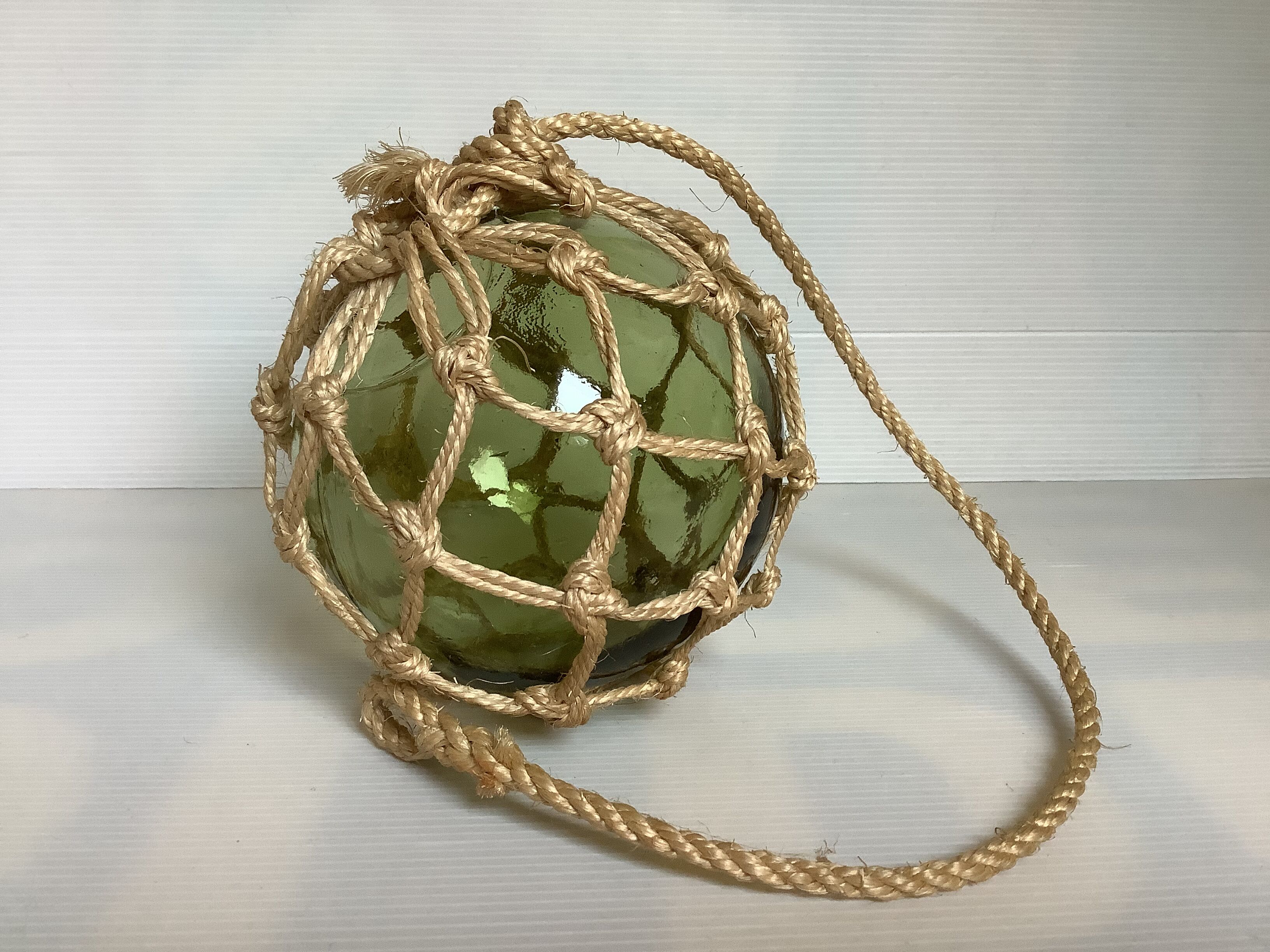 Sailor's ball in float glass