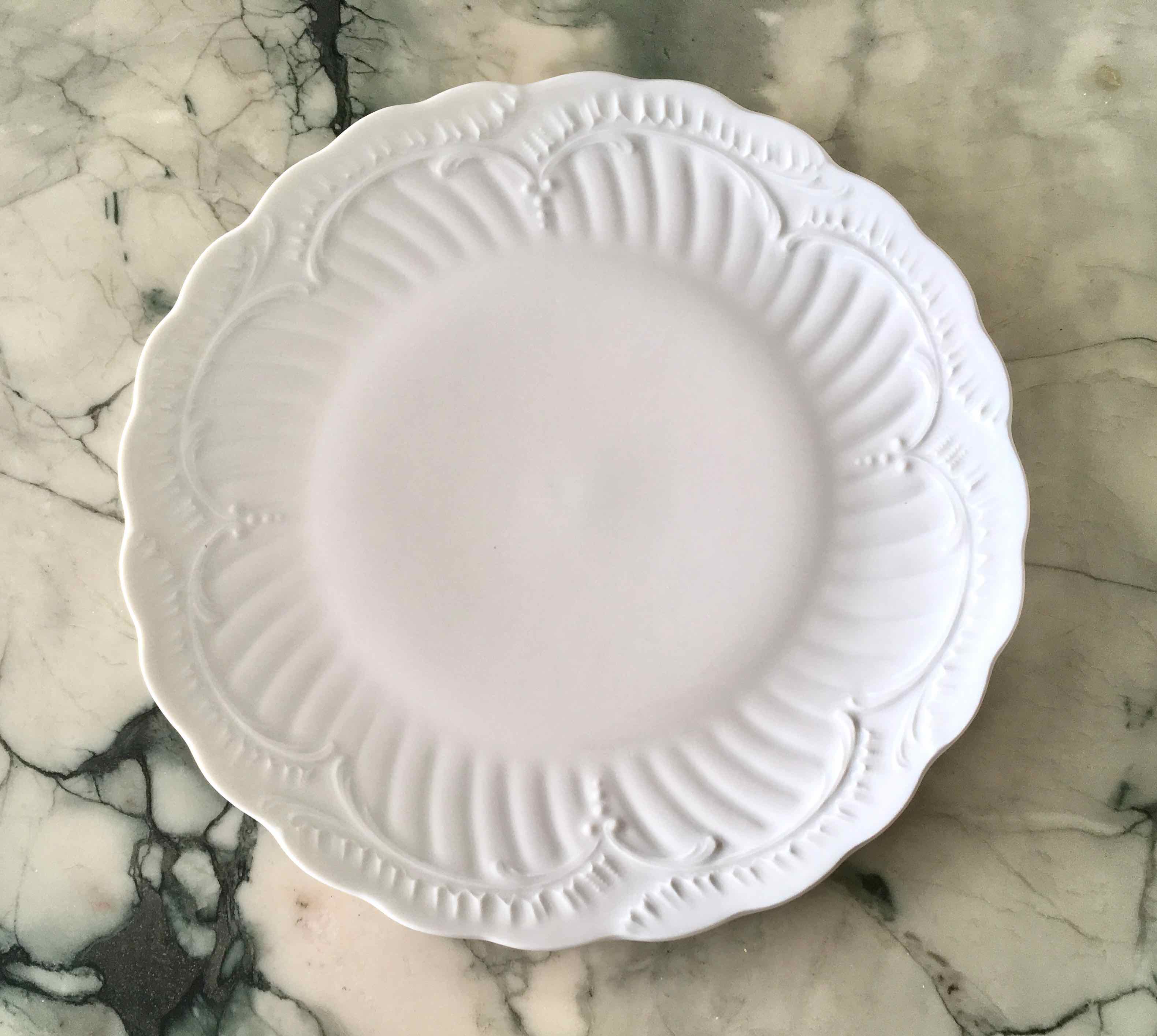 Set de 24 assiettes porcelaine fine de Limoges