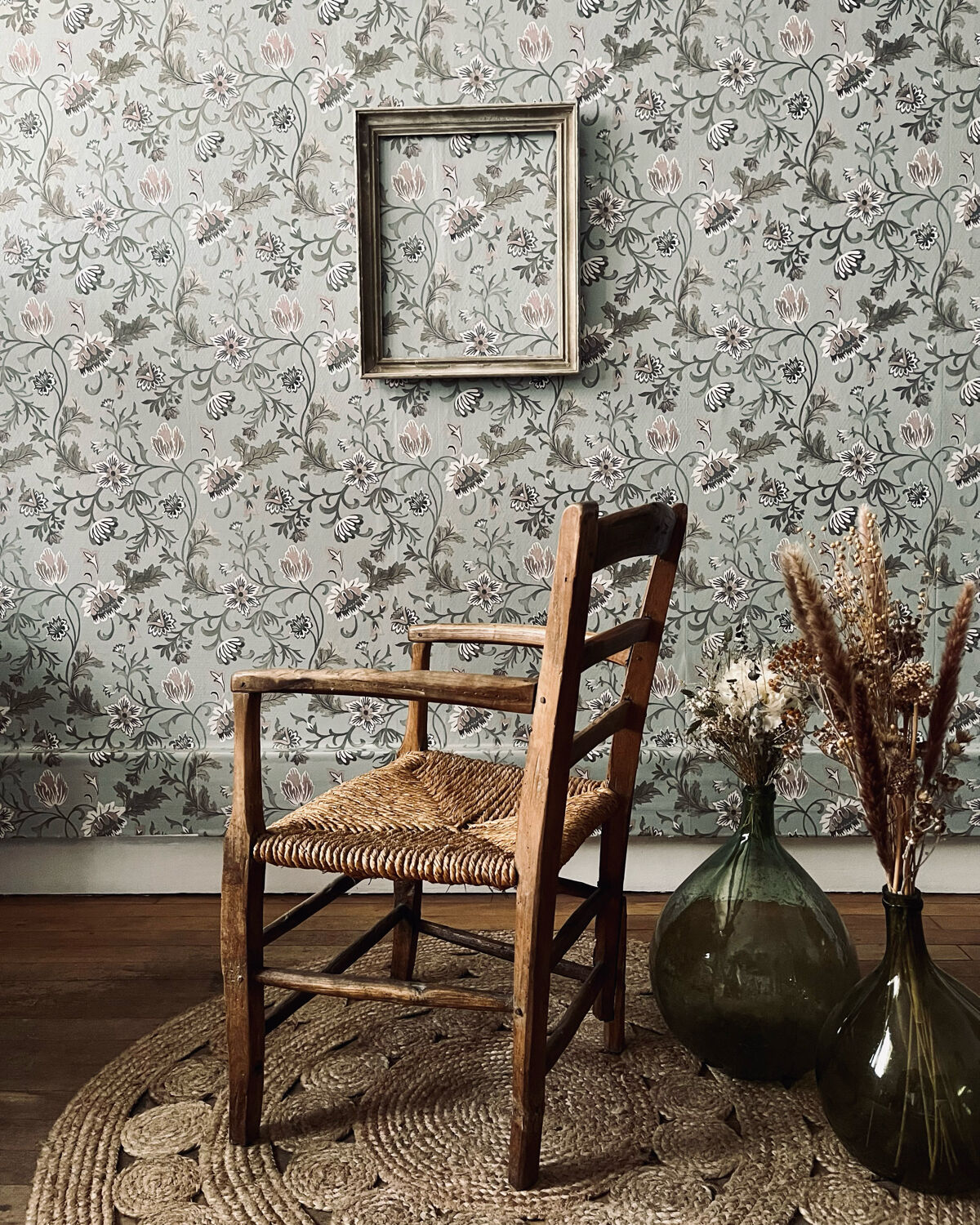 Fauteuil vintage en bois et assise paillée
