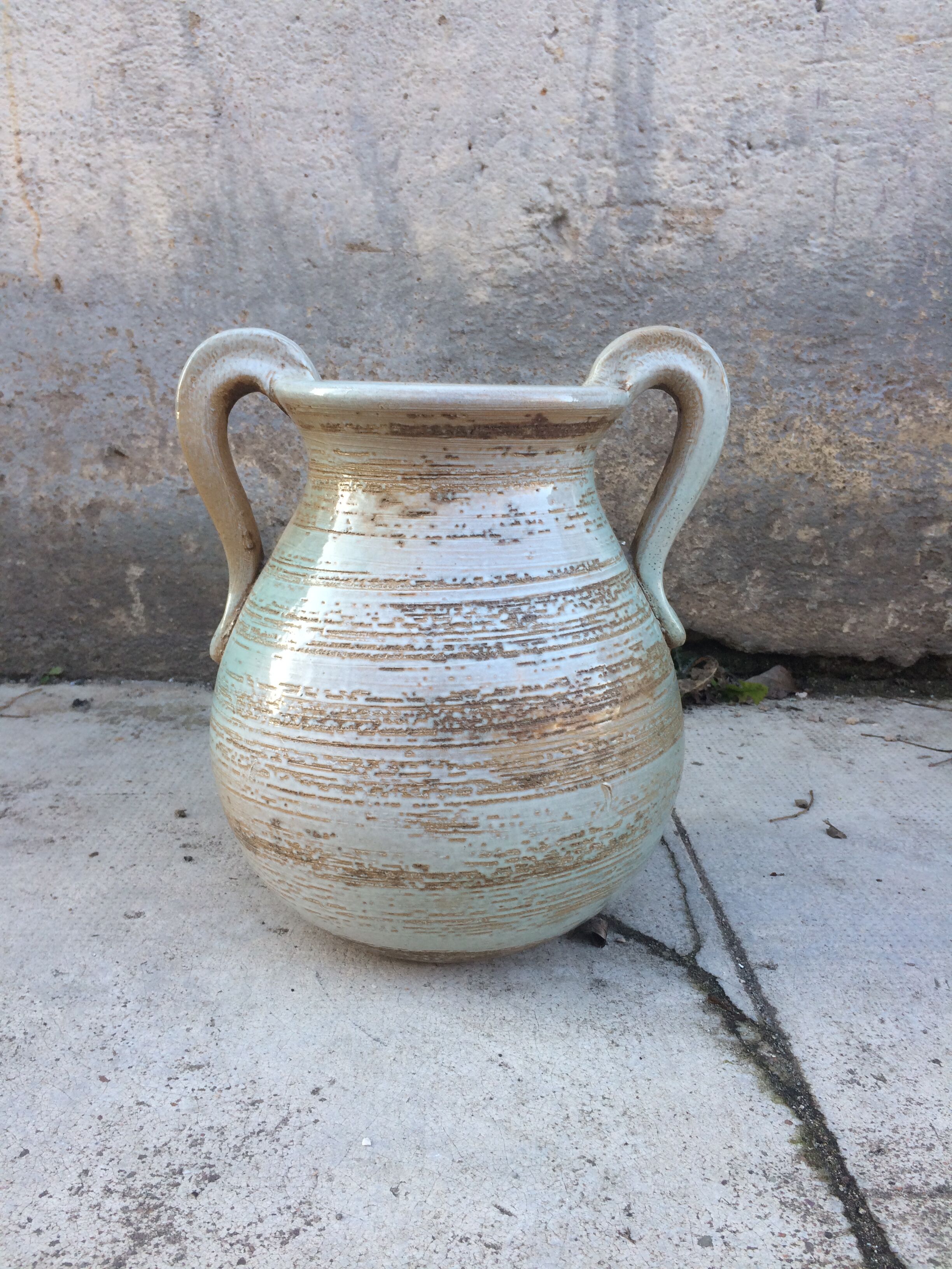 Jar or vase in blue earth 33 x 29 cm