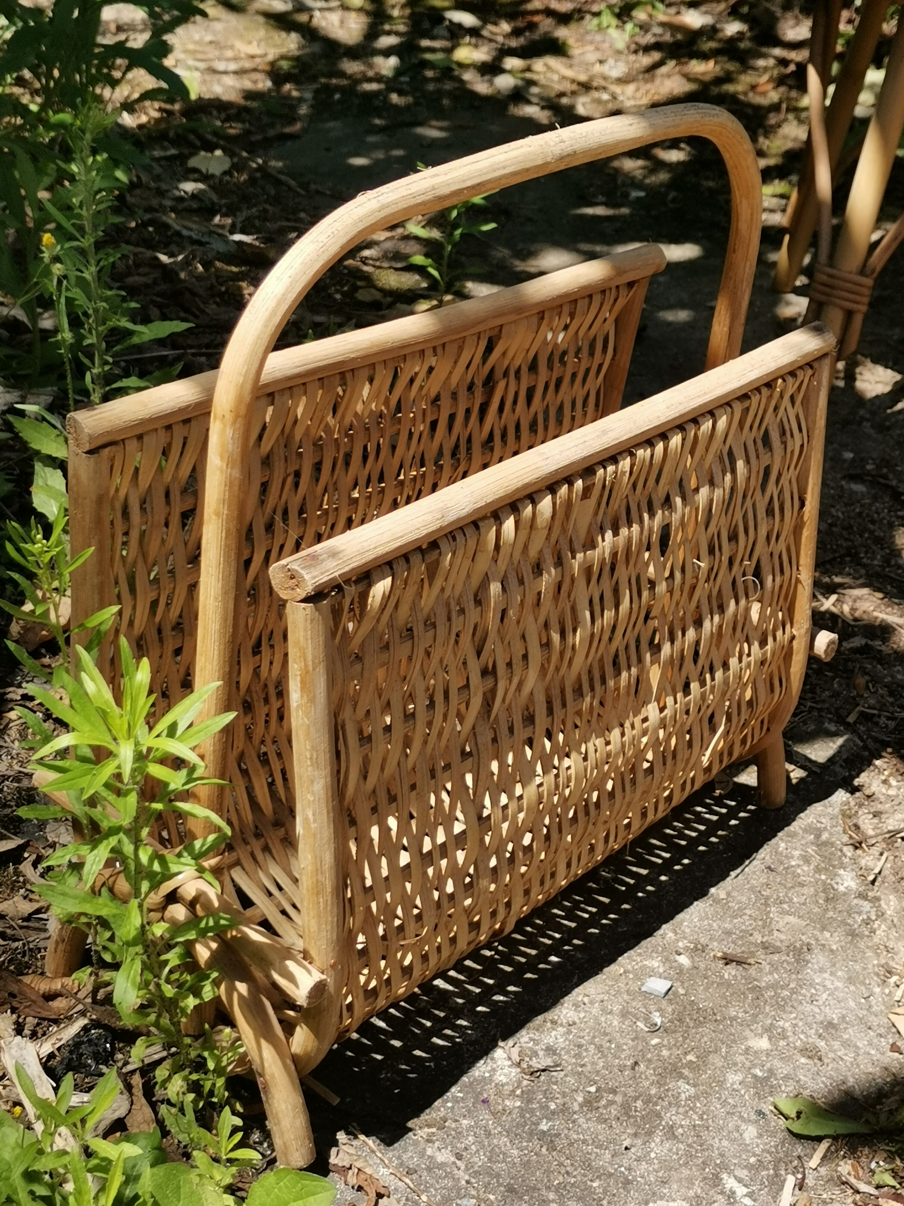 Wicker magazine door