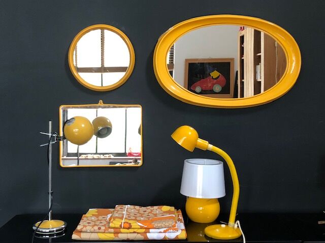 Miroir ovale en plastique moulé